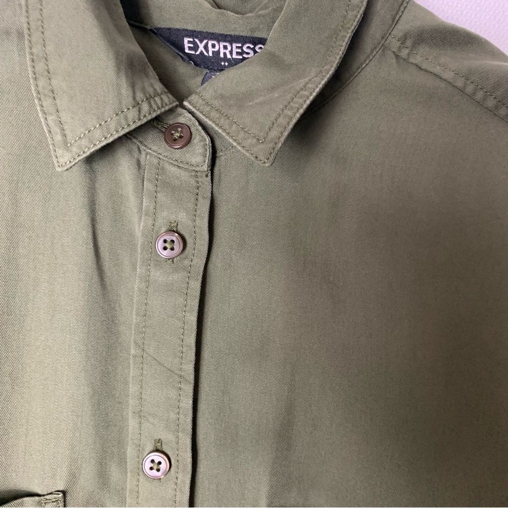 Express Woman's Button Down With 2 Front Pockets … - image 3